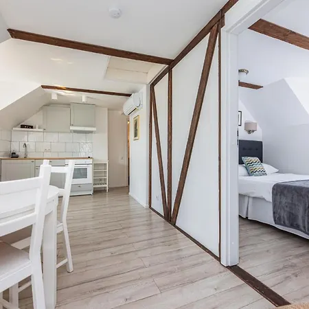 Heritage House Apartment *